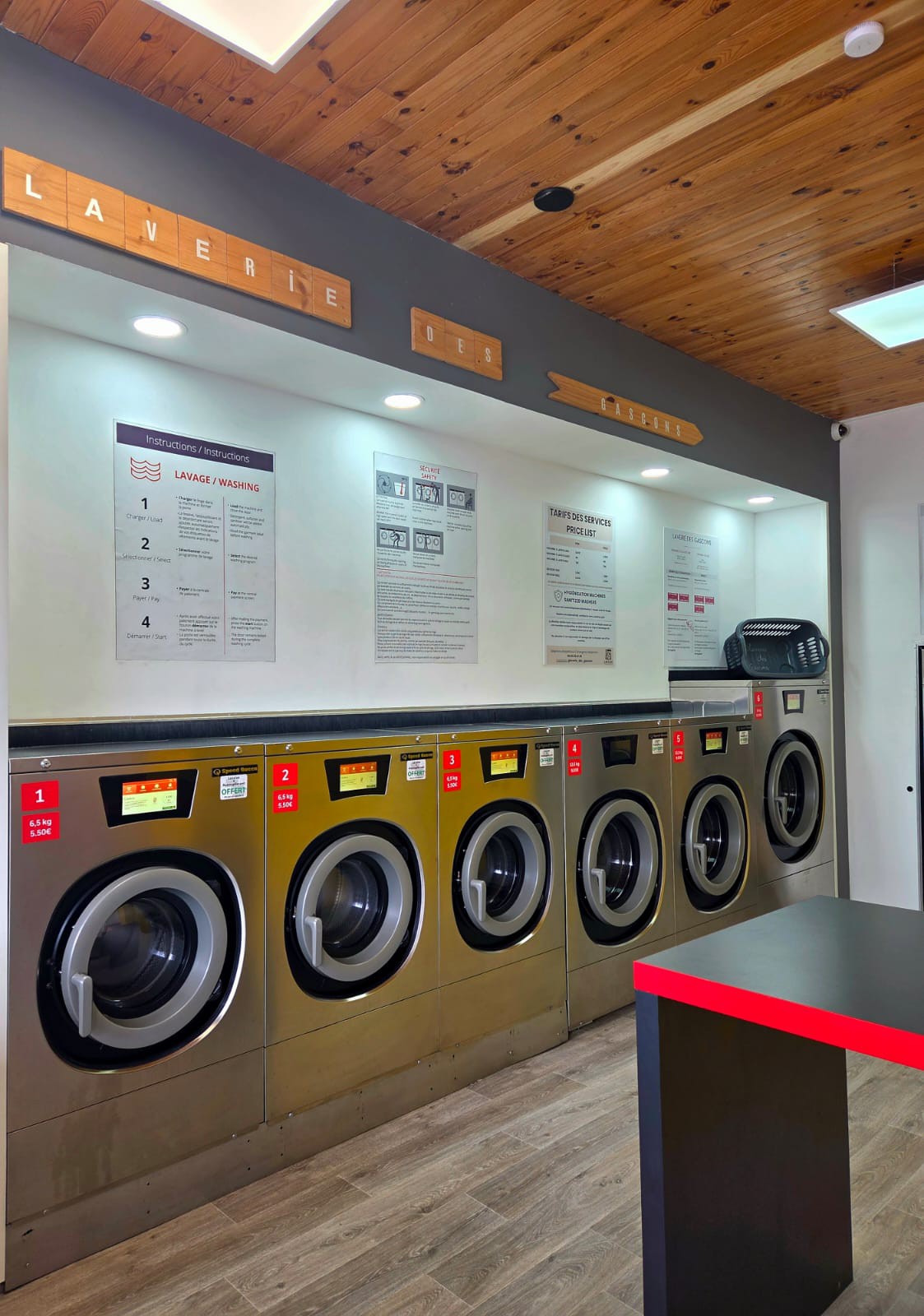 Lave-linge professionnels — capacités de 6,5 kg à 13,5 kg avec affichage des prix