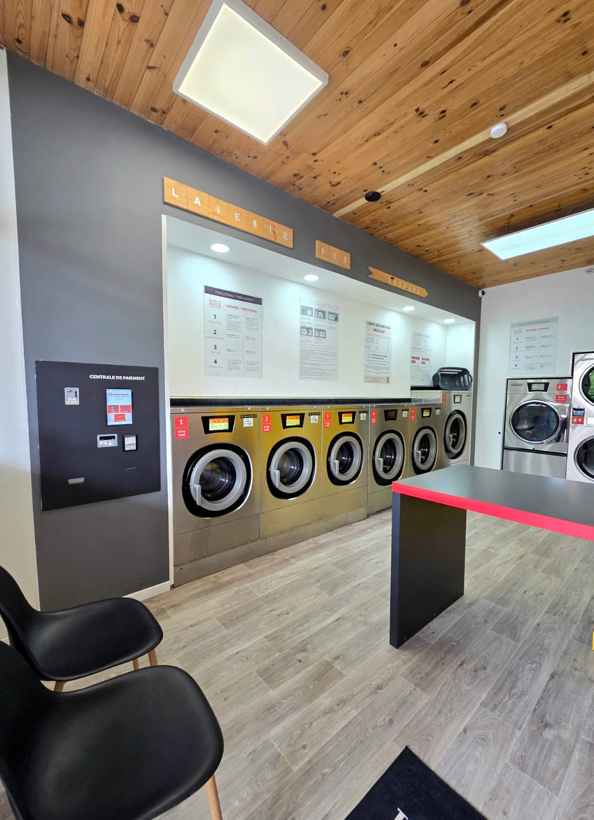 Vue d’ensemble — centrale de paiement, machines à laver et espace d’attente